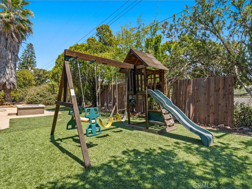https://media.crmls.org/medias/84d7b671-61a7-4eed-8ff8-967cffe26bee.jpg?preset=X-Large