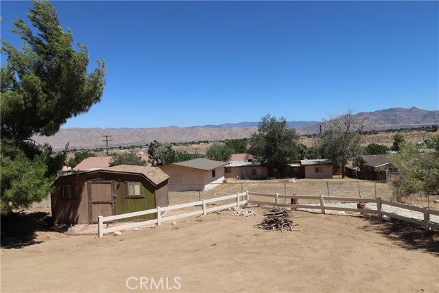 8255 E Avenue, Hesperia CA: https://media.crmls.org/medias/84d7b83f-7254-4078-961e-acce0b949527.jpg