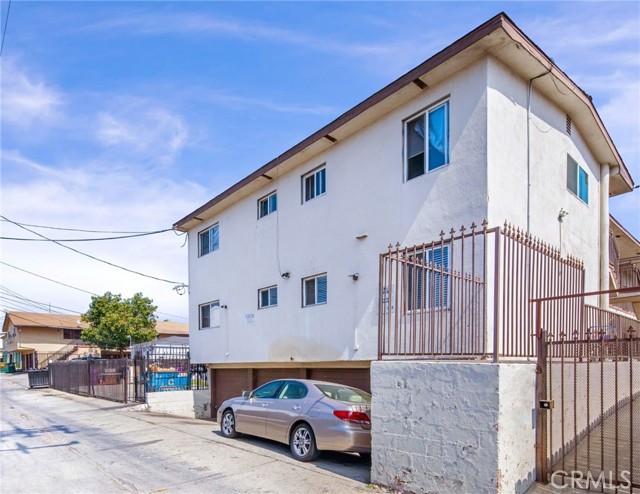 1825 Chestnut Avenue, Long Beach, California 90806, ,Multi-Family,For Sale,Chestnut,CV24203235