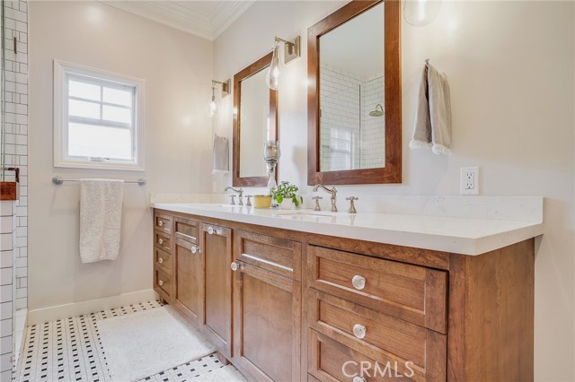 2002 Robinson Street, Redondo Beach, California 90278, 3 Bedrooms Bedrooms, ,2 BathroomsBathrooms,Residential,Sold,Robinson,PV21181666