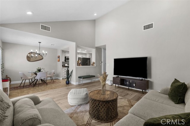 Detail Gallery Image 8 of 33 For 2019 Covington Ave, Simi Valley,  CA 93065 - 2 Beds | 2 Baths