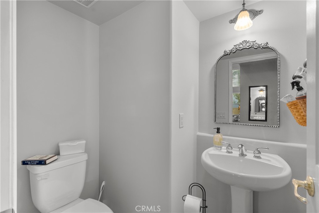 https://media.crmls.org/medias/84d9e653-1564-4114-9a0c-2d4b02602d35.jpg?preset=X-Large