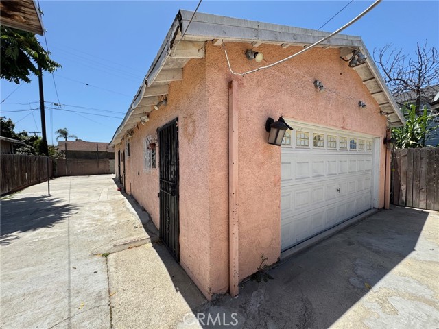 1442 E 76TH Place, Los Angeles CA: https://media.crmls.org/medias/84d9f095-5e88-45cf-a9f0-6424fe3c5f79.jpg