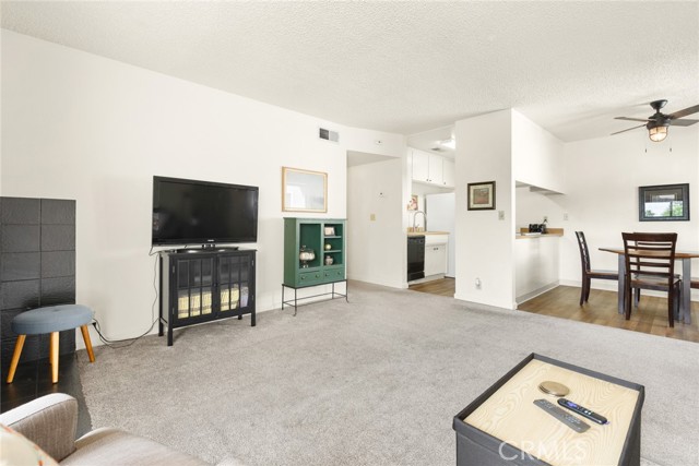 Detail Gallery Image 5 of 19 For 2220 Notre Dame #5,  Chico,  CA 95928 - 2 Beds | 1 Baths