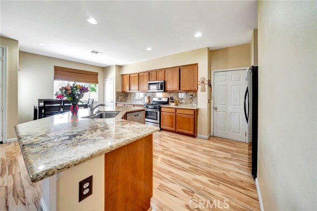 Detail Gallery Image 19 of 56 For 1791 Hideaway Pl, Palmdale,  CA 93551 - 3 Beds | 3 Baths