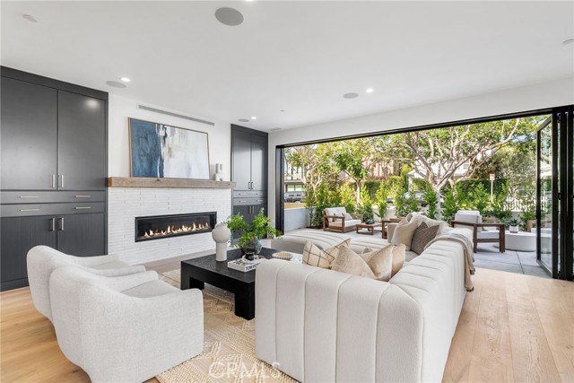 Detail Gallery Image 9 of 64 For 516 Acacia, Corona Del Mar,  CA 92625 - 4 Beds | 4/2 Baths