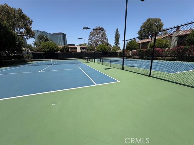 21551 Burbank Boulevard, Woodland Hills CA: https://media.crmls.org/medias/84ddc12a-3f37-4592-9332-855ad27be5d5.jpg