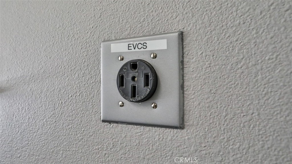 https://media.crmls.org/medias/84ddd1de-2ef4-45a5-ac7d-bc9c7109aedb.jpg?preset=X-Large