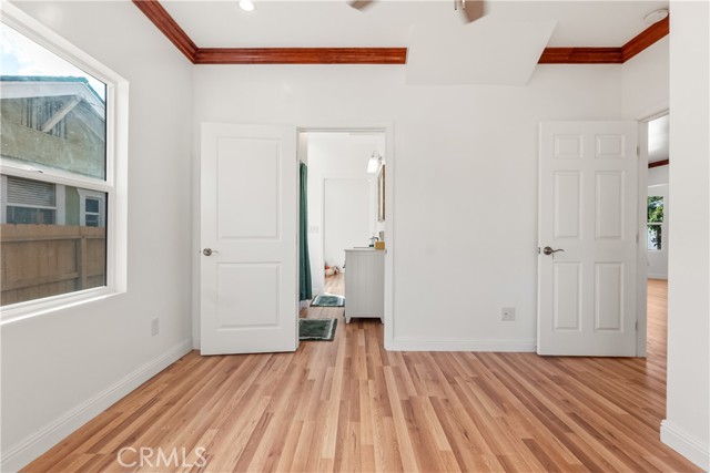 Detail Gallery Image 15 of 41 For 1330 W 48th St, Los Angeles,  CA 90037 - 4 Beds | 3/1 Baths