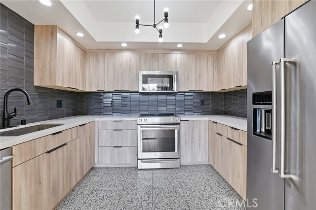 Detail Gallery Image 12 of 37 For 321 S San Vicente Bld #604,  Los Angeles,  CA 90048 - 2 Beds | 2 Baths