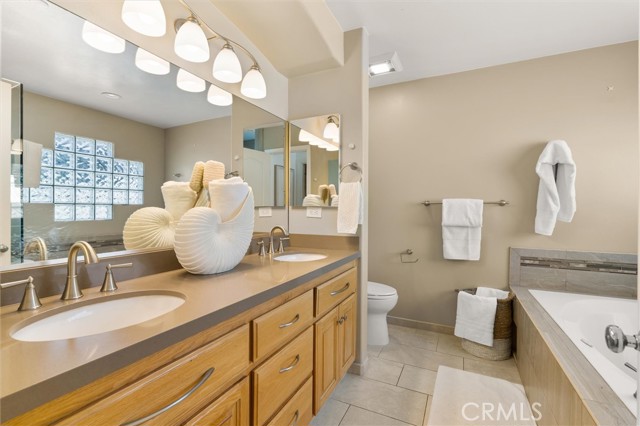Detail Gallery Image 18 of 35 For 2405 Vanderbilt Ln #C,  Redondo Beach,  CA 90278 - 3 Beds | 2/1 Baths