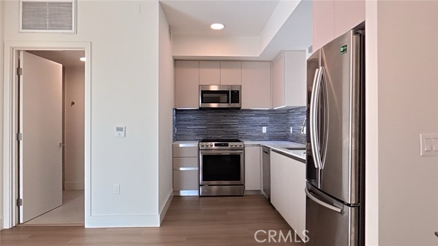 Detail Gallery Image 5 of 25 For 12117 Valleyheart Dr #301,  Studio City,  CA 91604 - 1 Beds | 1 Baths