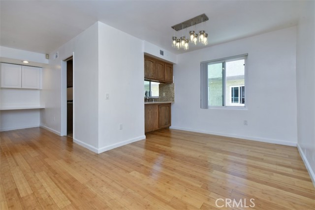 Detail Gallery Image 12 of 32 For 7240 Shirley #101,  Reseda,  CA 91335 - 3 Beds | 3 Baths