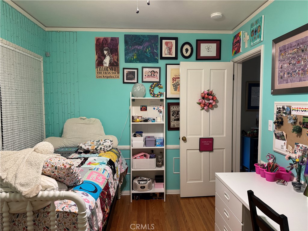 https://media.crmls.org/medias/84e2047a-b654-4ead-ac36-57b40a8e5057.jpg?preset=X-Large