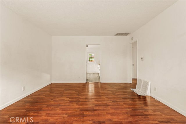 Detail Gallery Image 5 of 16 For 6916 Wystone Ave, Reseda,  CA 91335 - 2 Beds | 1 Baths