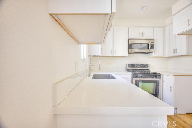 Detail Gallery Image 5 of 26 For 917 E La Palma Dr #2,  Inglewood,  CA 90301 - 1 Beds | 1 Baths