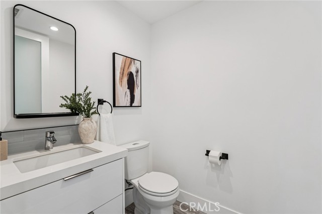 Detail Gallery Image 16 of 34 For 542 N Commonwealth Ave, Silver Lake Los Angeles,  CA 90004 - 3 Beds | 2/1 Baths