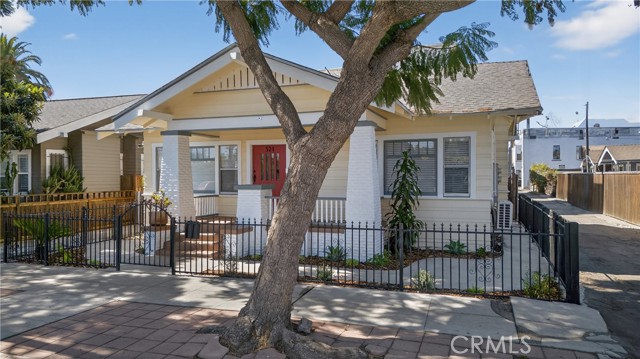 Detail Gallery Image 4 of 43 For 521 Olive Ave, Long Beach,  CA 90802 - – Beds | – Baths