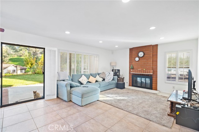 Detail Gallery Image 11 of 48 For 20920 Running Branch, Diamond Bar,  CA 91765 - 4 Beds | 3 Baths