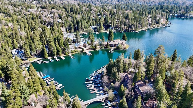 27500 State Highway 189, Lake Arrowhead CA: https://media.crmls.org/medias/84e52a30-5738-4f9c-86dd-24c70c10dbf2.jpg
