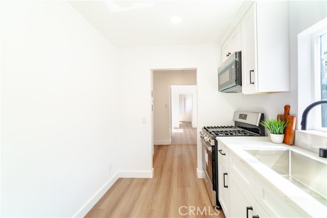 Detail Gallery Image 3 of 22 For 13300 S Largo, Compton,  CA 90222 - 3 Beds | 2 Baths