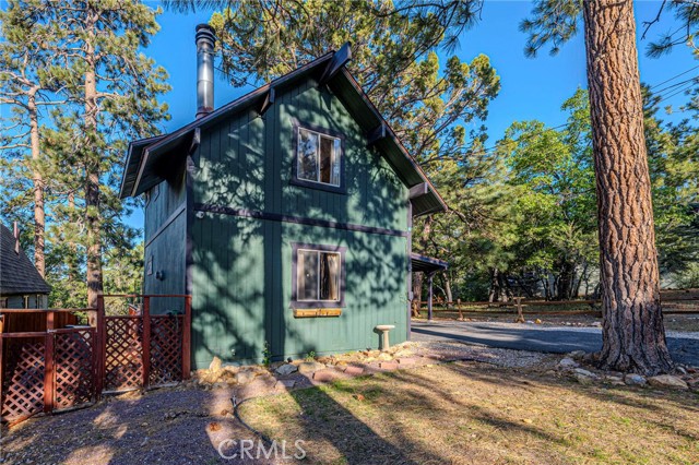 Detail Gallery Image 2 of 11 For 873 Holmes Lane, Sugarloaf,  CA 92386 - 3 Beds | 1/1 Baths