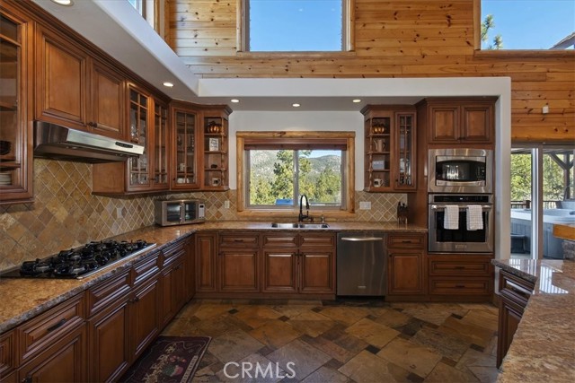 Detail Gallery Image 20 of 50 For 42324 Eagle Ridge, Big Bear Lake,  CA 92315 - 6 Beds | 4 Baths
