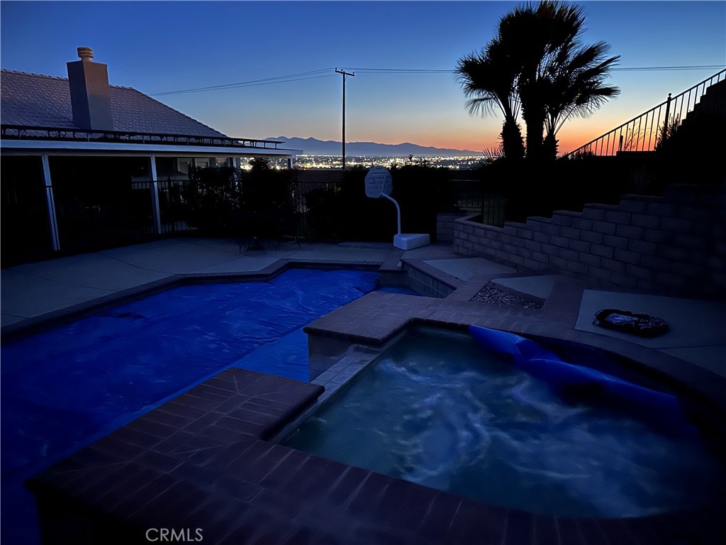 https://media.crmls.org/medias/84e695c1-e87d-4751-a89b-6723e51e4c8a.jpg?preset=X-Large