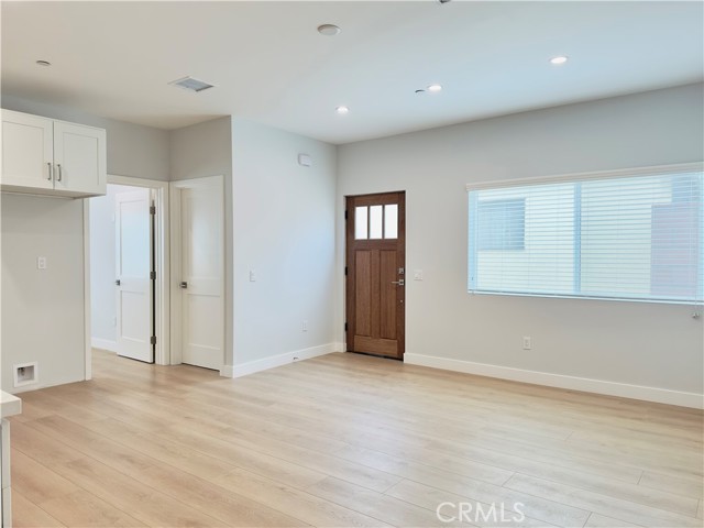 17522 1/2 Lemay Street, Lake Balboa CA: https://media.crmls.org/medias/84e6b8e6-07ed-4cf7-bcb9-73b74654a8b8.jpg