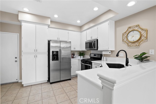 Detail Gallery Image 7 of 21 For 28468 Klondike, Lake Forest,  CA 92679 - 3 Beds | 3 Baths