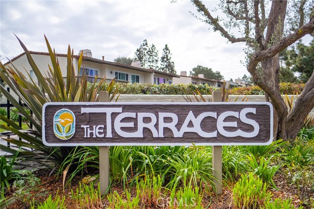 33 Oaktree Lane, Rolling Hills Estates, California 90274, 2 Bedrooms Bedrooms, ,3 BathroomsBathrooms,Residential,Sold,Oaktree,OC22217896