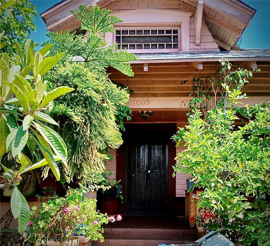 1605 W 35th Street