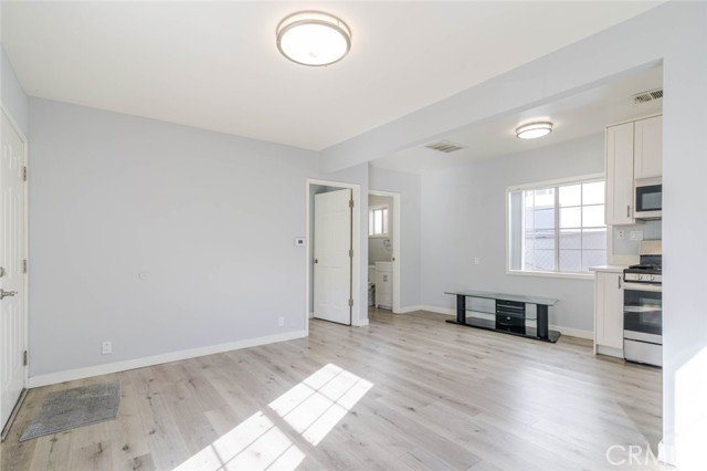 Detail Gallery Image 6 of 18 For 301 E Alameda Ave a,  Burbank,  CA 91502 - 1 Beds | 1 Baths