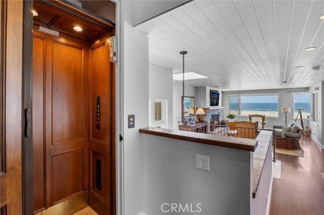 2326 The Strand, Hermosa Beach CA: https://media.crmls.org/medias/84ebebee-df03-4057-876d-3ca4a6335c78.jpg
