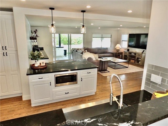 Detail Gallery Image 12 of 35 For 2443 Fordham, Costa Mesa,  CA 92626 - 4 Beds | 2/1 Baths