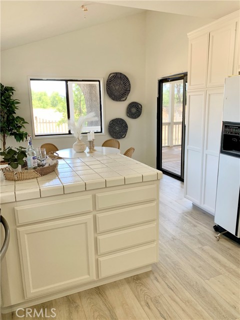 19779 Mountain Meadow S, Hidden Valley Lake CA: https://media.crmls.org/medias/84ec6473-8612-482c-91ba-be1d2ff365dc.jpg
