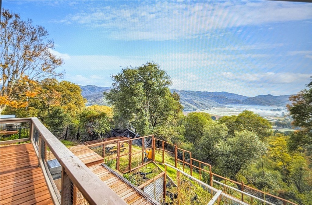 https://media.crmls.org/medias/84ec7cc8-885a-43e0-a336-687a143c969f.jpg?preset=X-Large