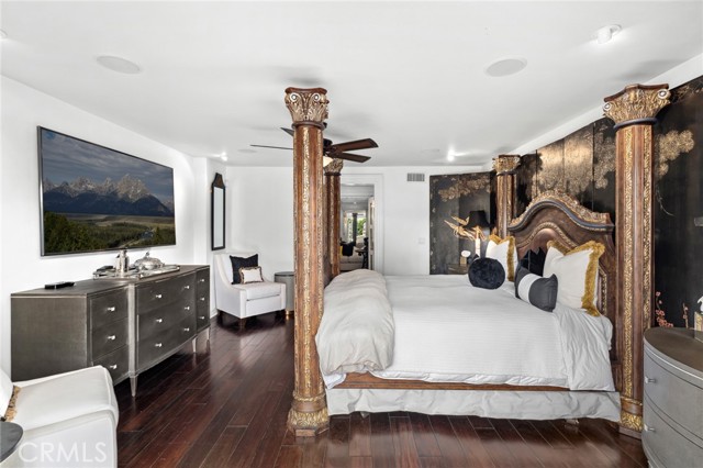 1030 Bayside Cove, Newport Beach CA: https://media.crmls.org/medias/84ed28e9-6db8-41a6-a89b-6e8b192b08ee.jpg