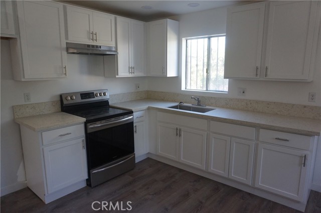 Detail Gallery Image 2 of 10 For 906 Dawson Ave, Long Beach,  CA 90804 - 5 Beds | 3 Baths