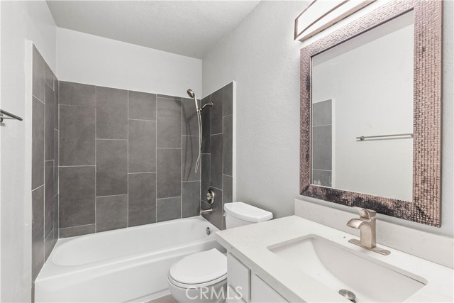 Detail Gallery Image 21 of 29 For 3851 Amberly Dr #B,  Inglewood,  CA 90305 - 3 Beds | 2 Baths