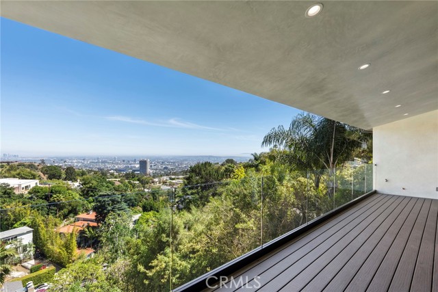 Detail Gallery Image 17 of 35 For 9336 Lloydcrest Dr, Beverly Hills,  CA 90210 - 3 Beds | 2 Baths