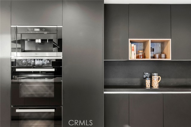 5265 Del Moreno Drive, Woodland Hills CA: https://media.crmls.org/medias/84ee6309-6bd4-4736-b1de-e5ae4183d60f.jpg