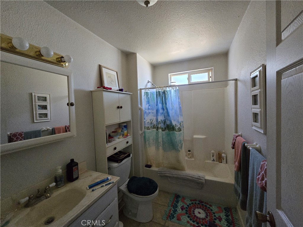 https://media.crmls.org/medias/84ee9372-d345-42f3-9d34-113b6d3c723b.jpg?preset=X-Large