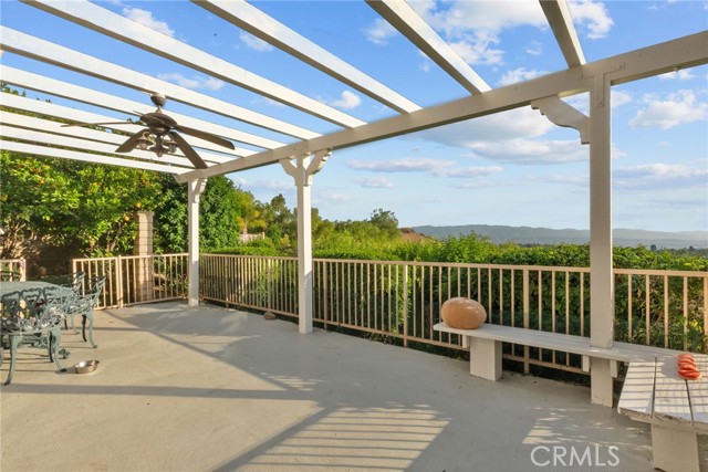 22440 Skylake Place, Saugus CA: https://media.crmls.org/medias/84ef35ea-f0d8-46c6-8861-60a1eb5630c1.jpg