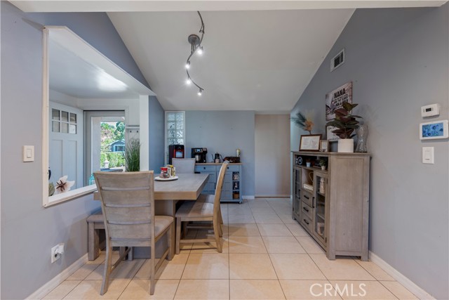 20722 Keswick Street, Winnetka CA: https://media.crmls.org/medias/84f04437-c7c5-4137-8a5c-8a83579816a3.jpg