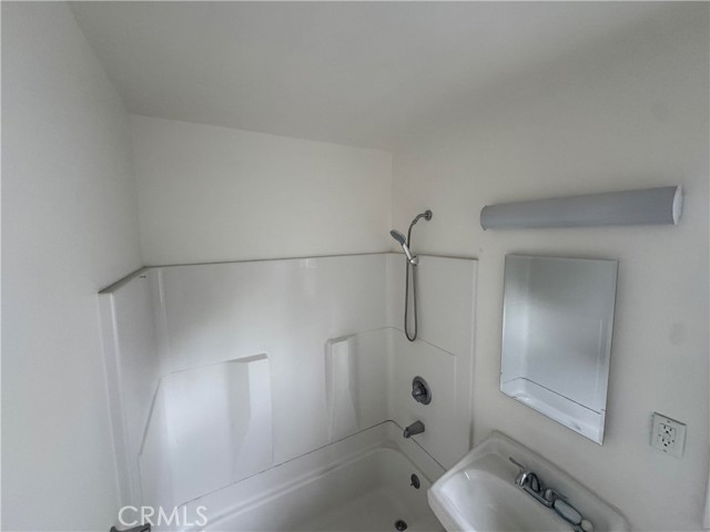 Detail Gallery Image 6 of 7 For 2950 Honolulu Ave #G,  Glendale,  CA 91214 - 1 Beds | 1 Baths