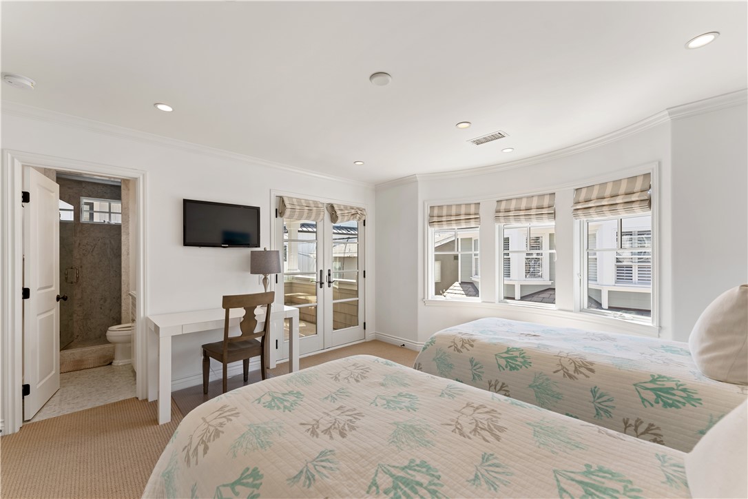 Detail Gallery Image 24 of 44 For 115 Topaz Ave, Newport Beach,  CA 92662 - 3 Beds | 3/1 Baths