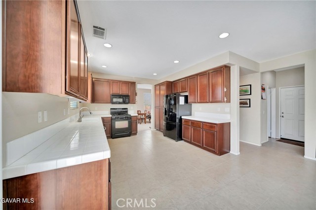 Detail Gallery Image 21 of 56 For 2354 Crimson, Rosamond,  CA 93560 - 4 Beds | 2/1 Baths