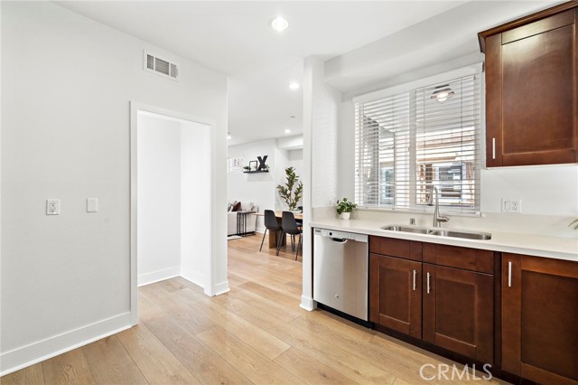 Detail Gallery Image 15 of 30 For 1974 Meyer Pl #D,  Costa Mesa,  CA 92627 - 2 Beds | 2/1 Baths