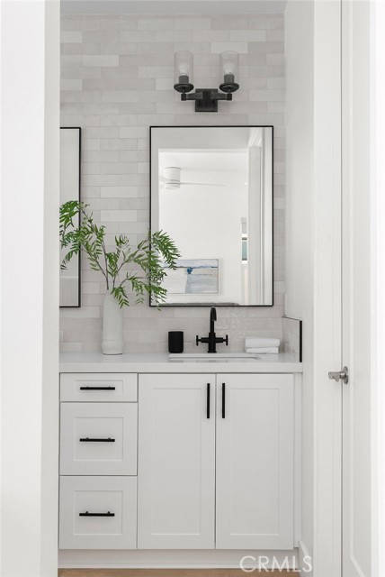 608 Malibu, Costa Mesa CA: https://media.crmls.org/medias/84f216f6-8db5-4736-bb2e-f7637d409891.jpg